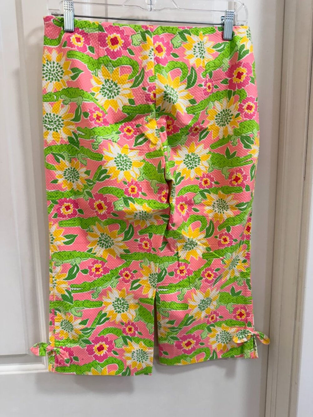 Lilly Pulitzer Alligator Floral Capri Pants Size 4 - Picture 3 of 9